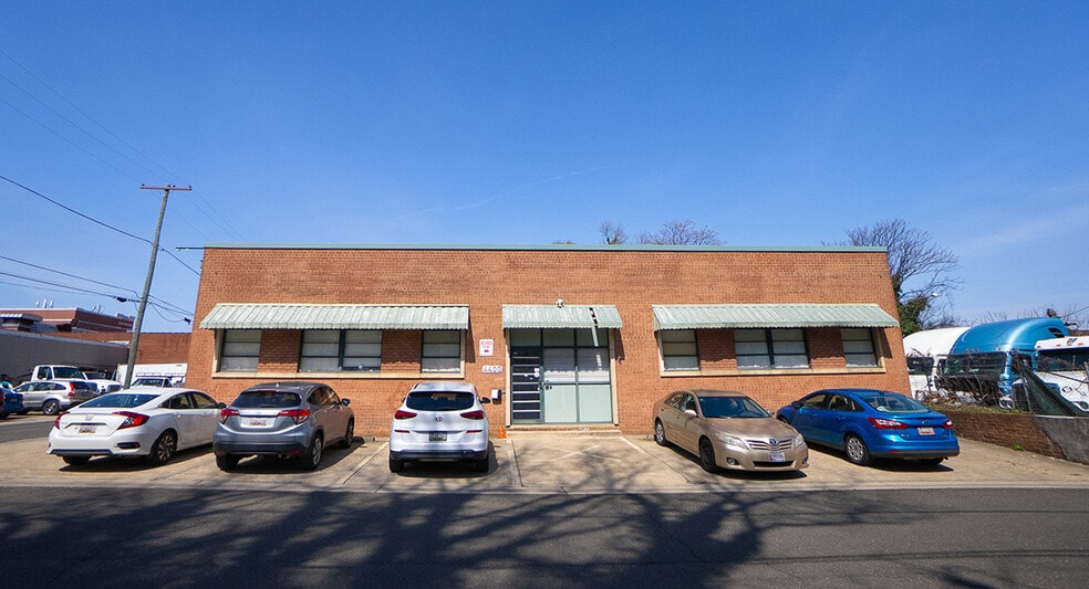 More Photos Of 4400 Pennwood Rd, Brentwood Warehouse For Sale
