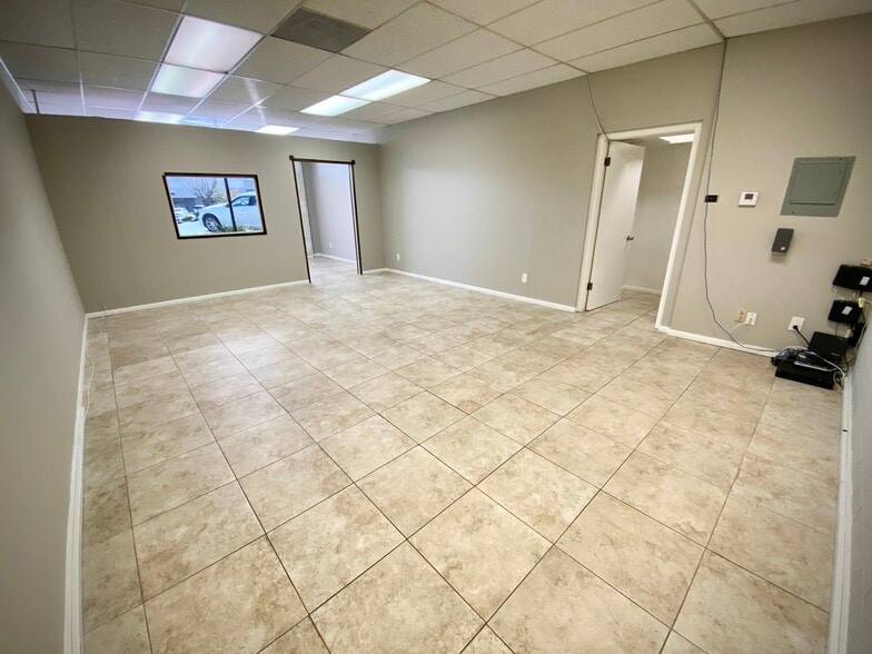 More Photos Of 3857 Foothill Blvd, La Crescenta Unknown For Lease