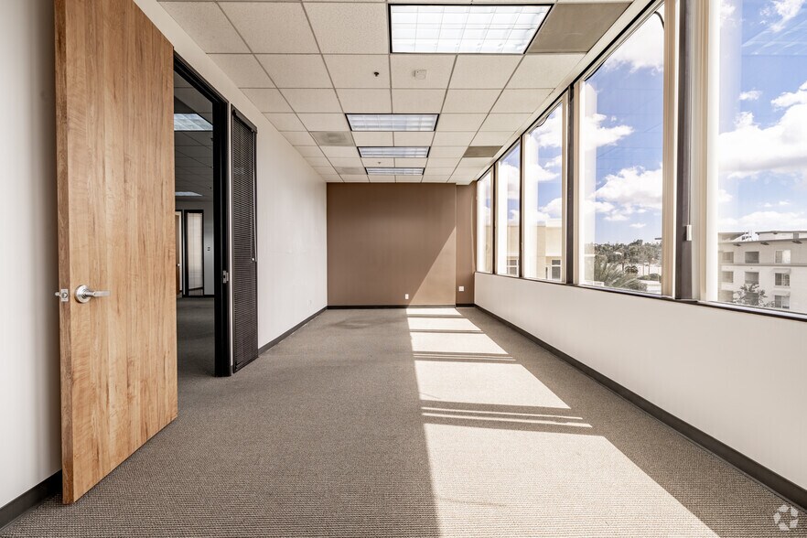 More Photos Of 6200 Canoga Ave, Woodland Hills Office For Sale