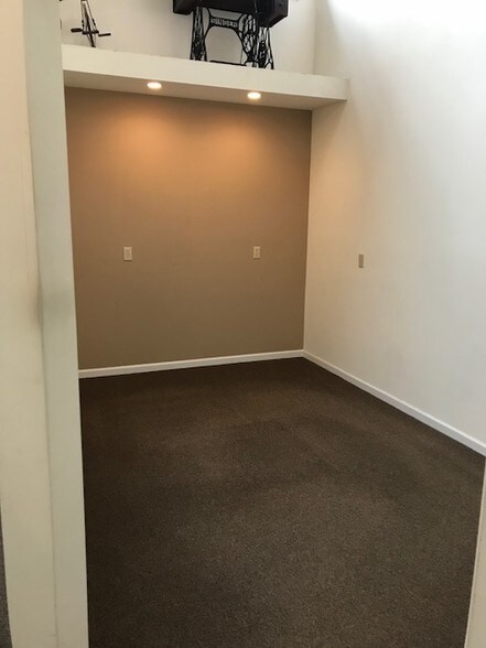 More Photos Of 498 South Ave, Tallmadge Storefront Retail Office For Lease