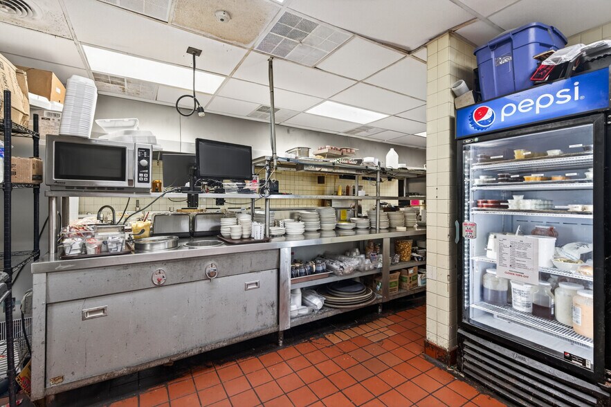 More Photos Of 17646 NE Central Ave, Ham Lake Restaurant For Sale