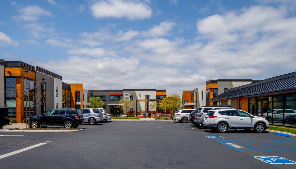 More Photos Of 660 W Baker St, Costa Mesa Unknown For Lease