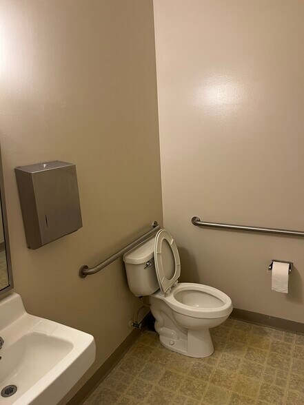 More Photos Of 3956 Sunbeam Rd, Jacksonville Medical For Lease