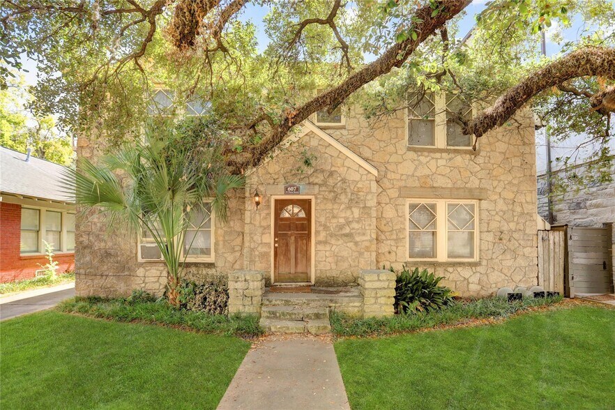 Primary Photo Of 607 W Pierce St, Houston Apartments For Sale