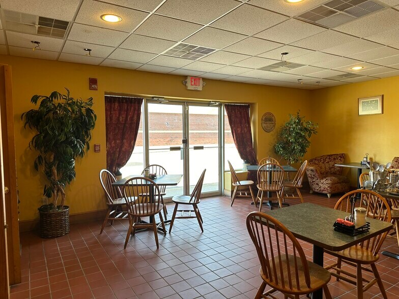 More Photos Of 194 Main St, Amesbury Restaurant For Sale