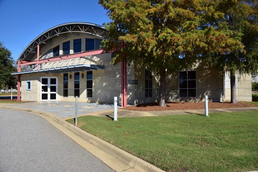 More Photos Of 2807 Meredyth Dr, Albany Restaurant For Sale