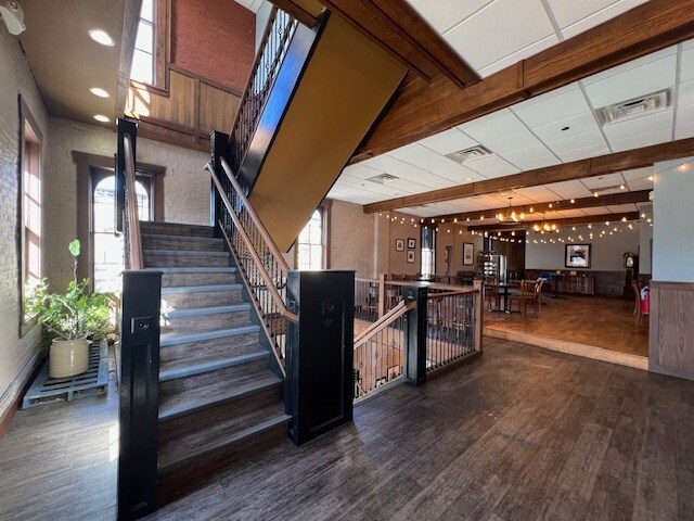 More Photos Of 98 W Main St, West Dundee Restaurant For Sale