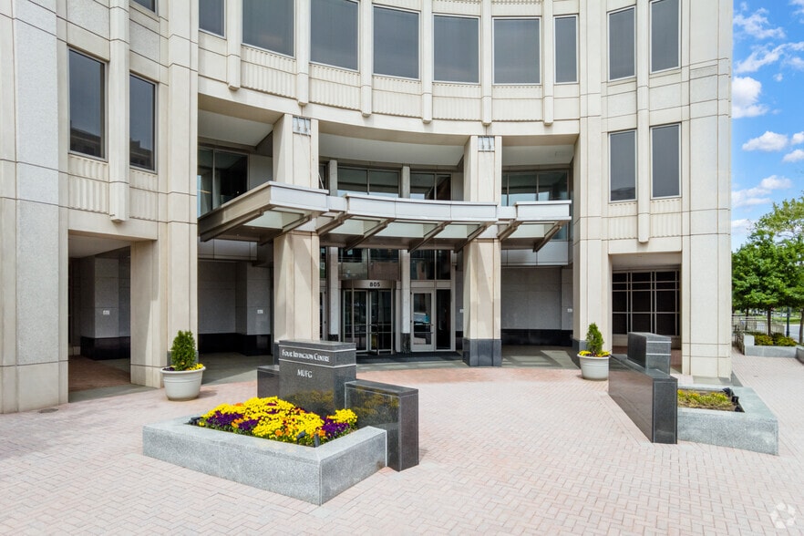More Photos Of 805 King Farm Blvd, Rockville Office For Lease