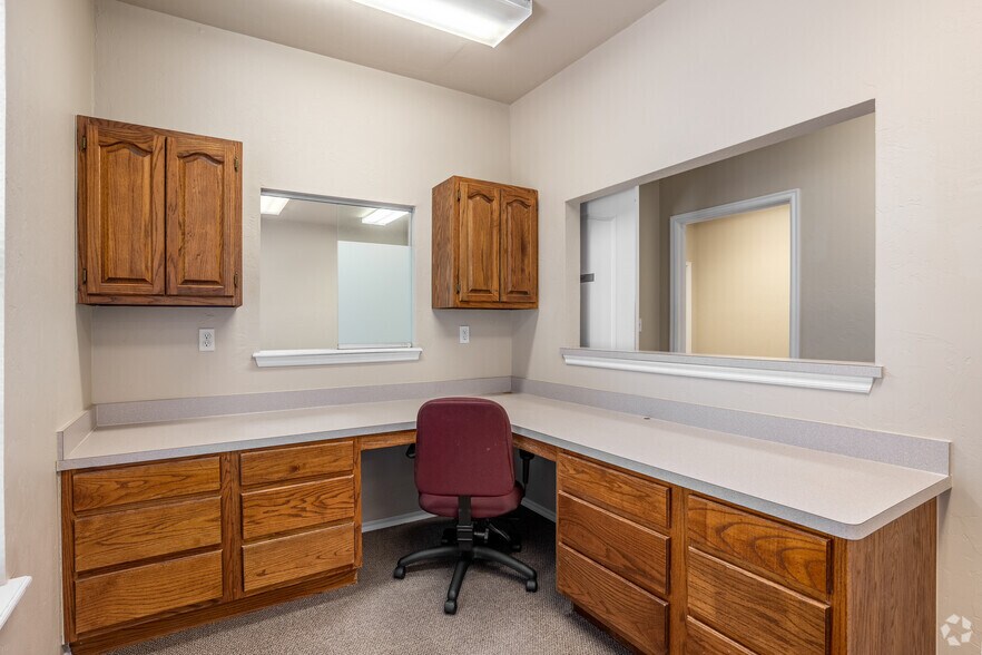 More Photos Of 2120 McKown Dr, Norman Office For Lease