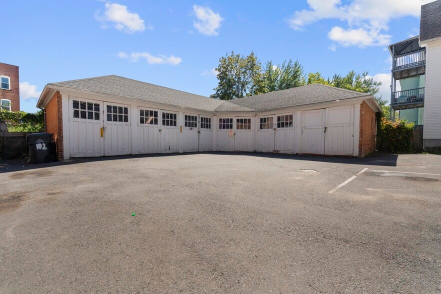 More Photos Of 102 Rowe Ave, Hartford Apartments For Sale