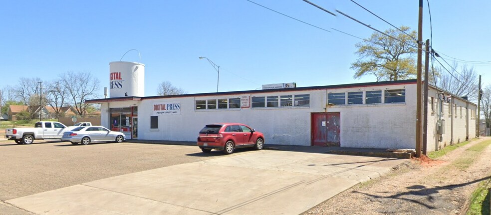 More Photos Of 2121 N State Line Ave, Texarkana Freestanding For Sale