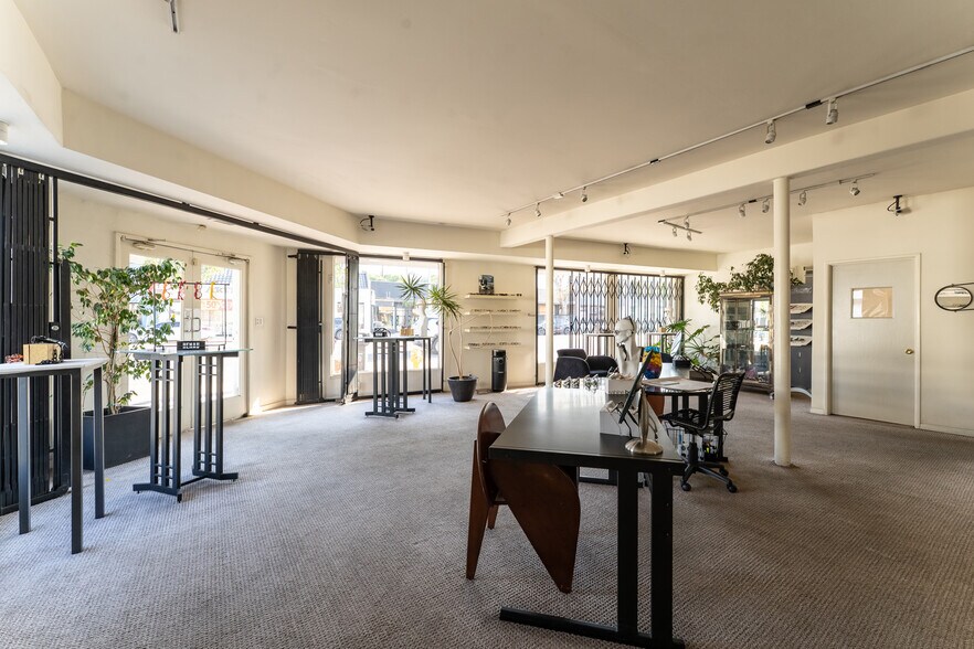 More Photos Of 13831 Ventura Blvd, Sherman Oaks Storefront For Sale