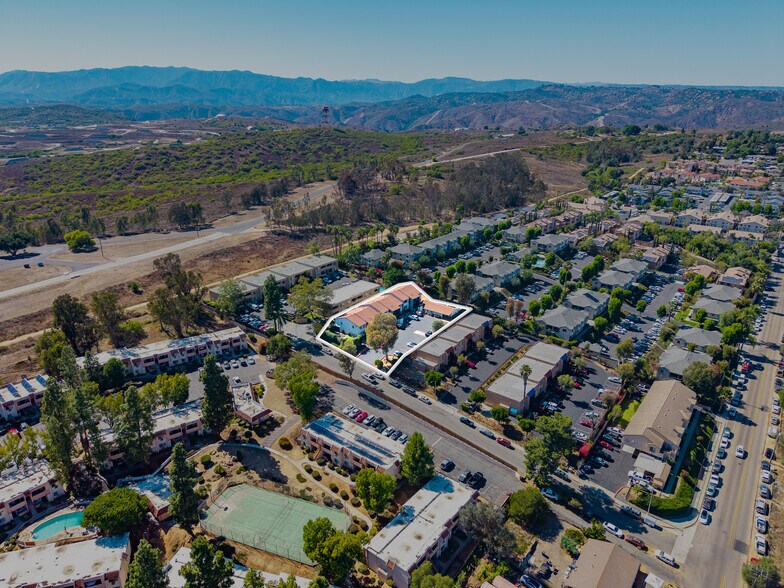 Primary Photo Of 725 Alturas Ln, Fallbrook Apartments For Sale