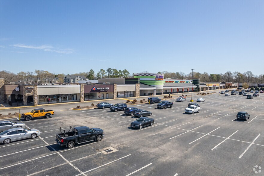 More Photos Of 416 Denbigh Blvd, Newport News Freestanding For Lease