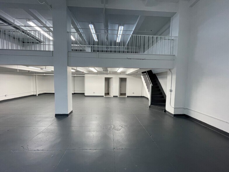 More Photos Of 261 W 35th St, New York Loft Creative Space For Lease