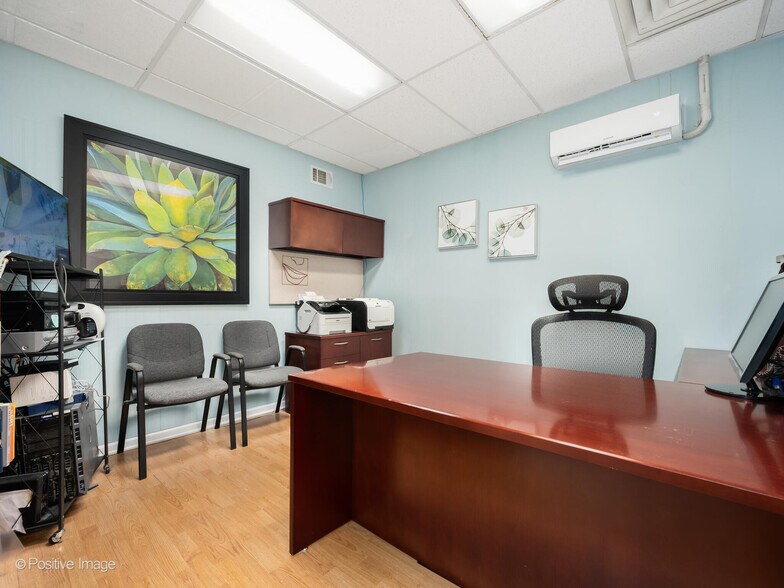More Photos Of 4020-22 N Central Ave, Chicago Office For Sale