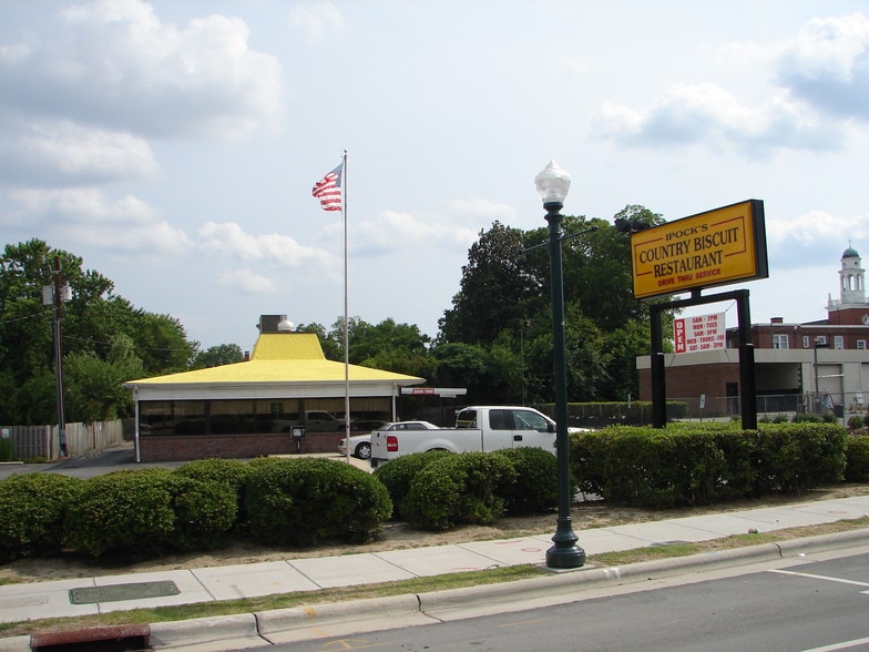 More Photos Of 809 Broad St, New Bern Restaurant For Sale