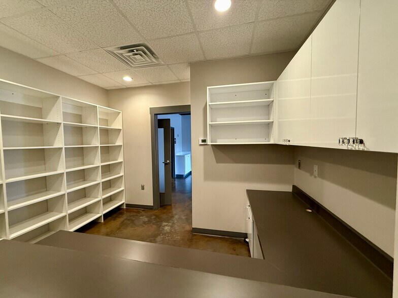 More Photos Of 2105 Juniper Lake Rd, West End Medical For Lease