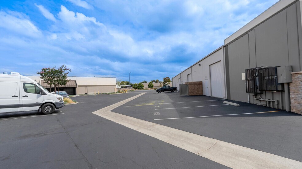 More Photos Of 1132-1140 E Valencia Dr, Fullerton Warehouse For Sale
