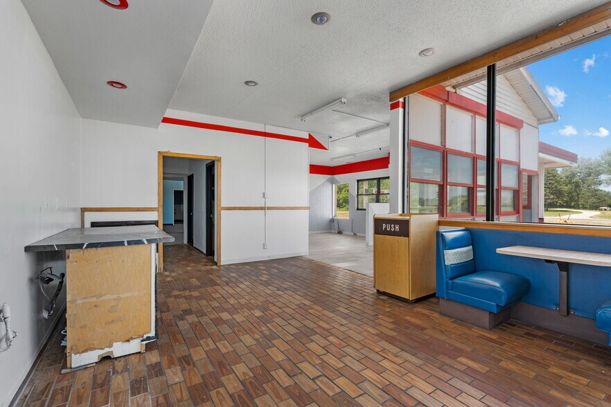 More Photos Of 3401 W Oakland Ave, Austin Truck Stop For Sale