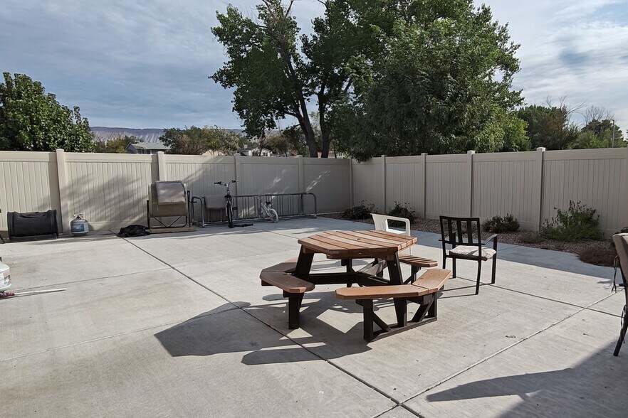 More Photos Of 3210 E Rd, Clifton Office For Sale