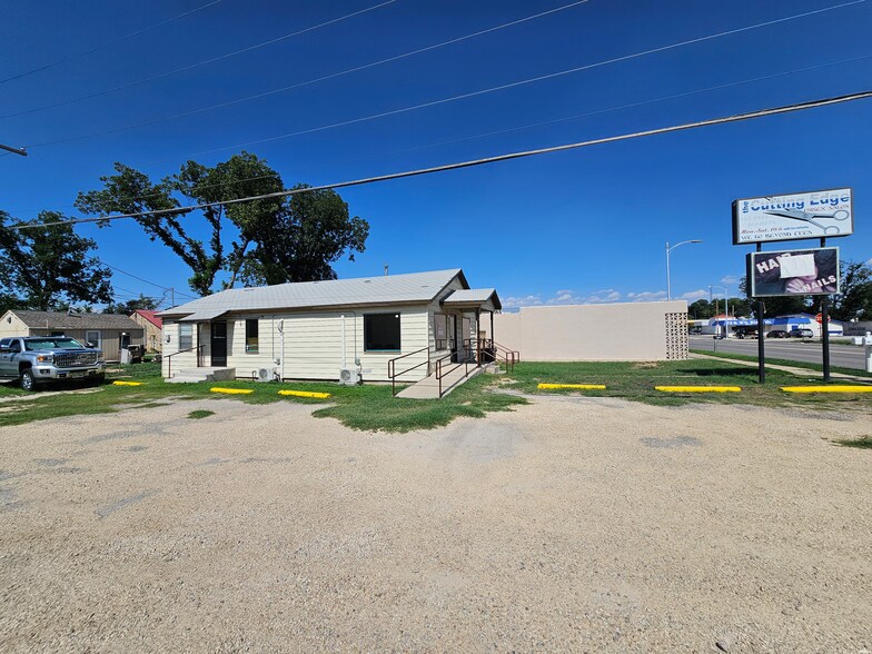 More Photos Of 406 W Church St, Carlsbad Freestanding For Lease