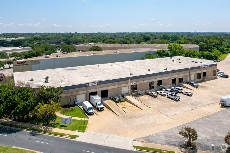 More Photos Of 10405 Metric Blvd, Austin Warehouse For Lease