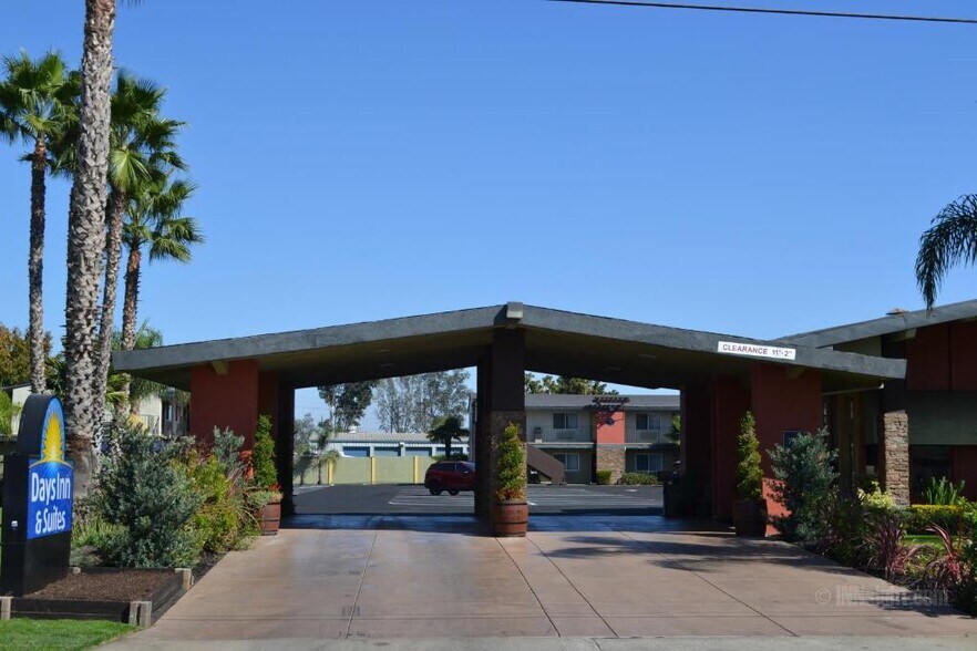 More Photos Of 710 S Cherokee Ln, Lodi Hospitality For Sale