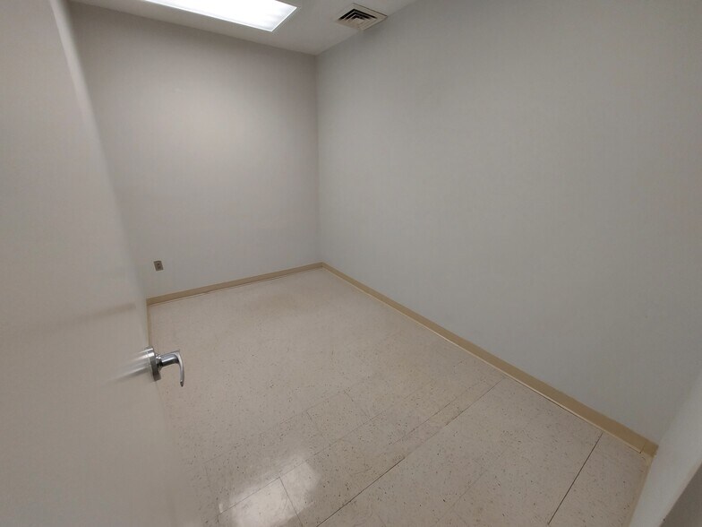 More Photos Of 5015 Southpark Dr, Durham Medical For Lease