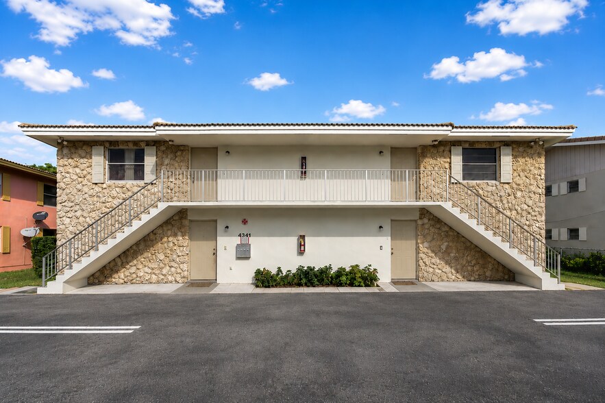 Primary Photo Of 4341 Riverside Dr, Coral Springs Apartments For Sale