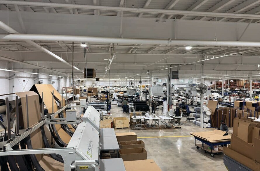 More Photos Of 170 Furniture Park, Winnipeg Distribution For Lease