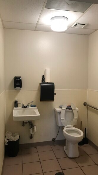 More Photos Of 1101 E Broadway St, Oviedo Office For Lease