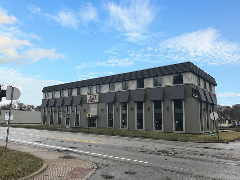 More Photos Of 1919 E 52nd St, Indianapolis Office For Lease