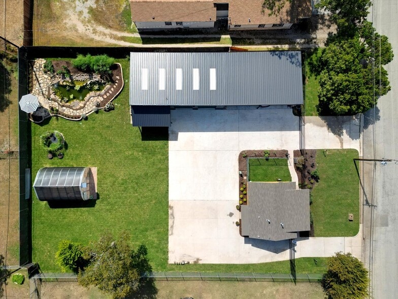 More Photos Of 3117 Marquita Dr, Fort Worth Warehouse For Sale