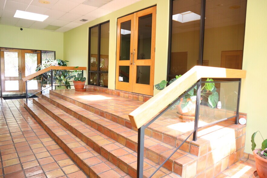 More Photos Of 16410 Blanco Rd, San Antonio Office For Lease