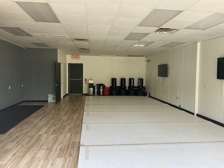 More Photos Of 11624 N US 15-501, Chapel Hill Freestanding For Lease