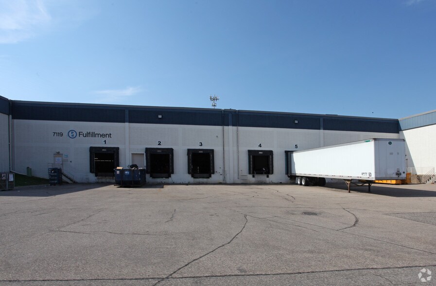 More Photos Of 7101-7119 N 31st Ave, New Hope Distribution For Lease
