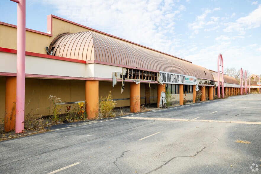 More Photos Of 1002-1100 Camp Jackson Rd, Cahokia General Retail For Sale