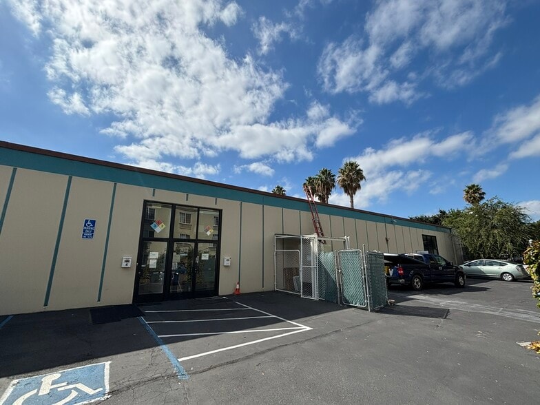 More Photos Of 625-725 San Aleso Ave, Sunnyvale Light Distribution For Lease