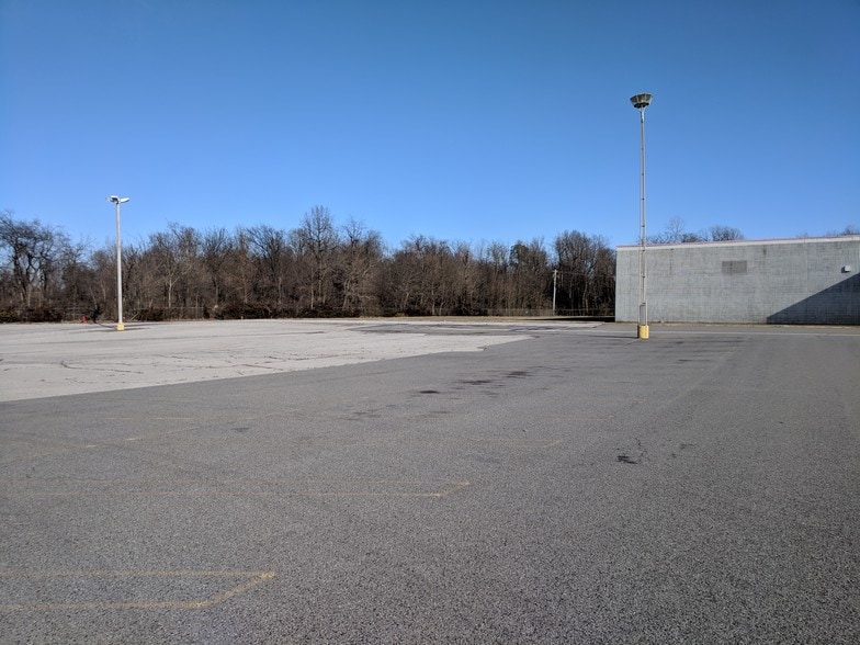 More Photos Of 2440 Lone Oak Rd, Paducah Freestanding For Sale