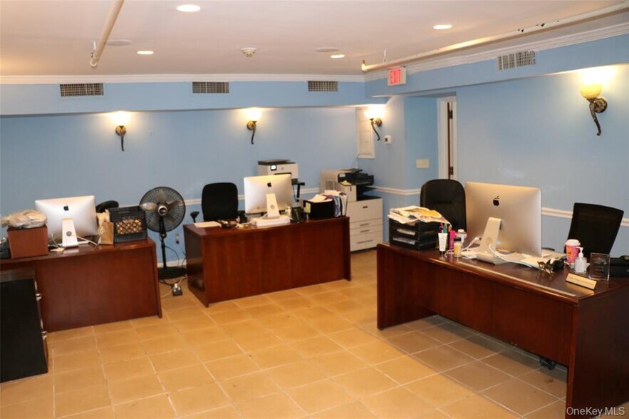 More Photos Of 1 North Ave, New Rochelle Restaurant For Lease