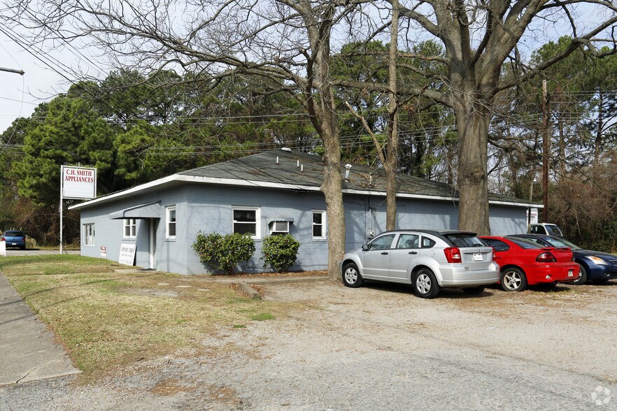 More Photos Of 3800 King St, Portsmouth Freestanding For Lease