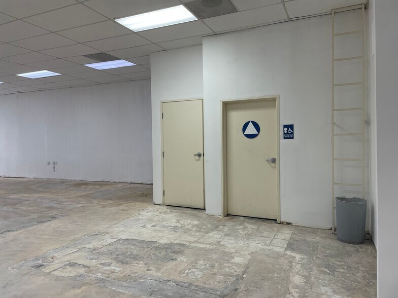 More Photos Of 1318-1332 Wilshire Blvd, Santa Monica Storefront For Lease