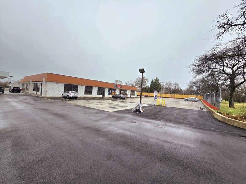 More Photos Of 590 W Lincoln Hwy, Chicago Heights Service Station For Lease