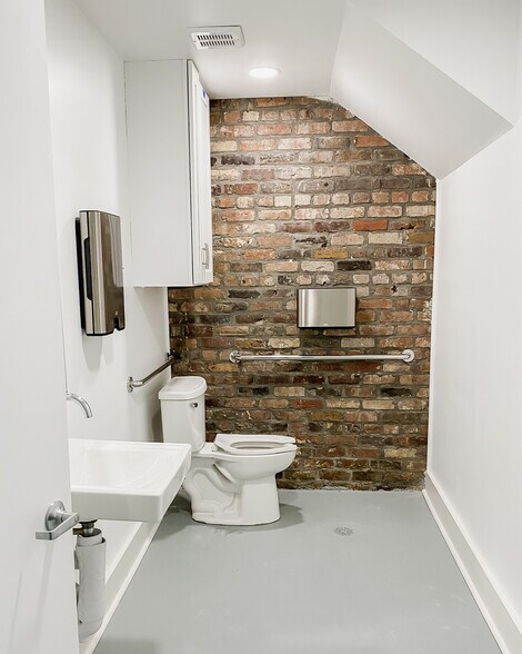 More Photos Of 1601 Baronne St, New Orleans Freestanding For Lease