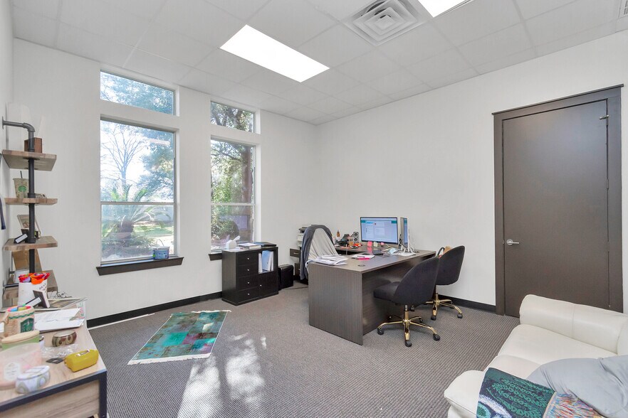 More Photos Of 8125 N Sam Houston Pky W, Houston Medical For Sale