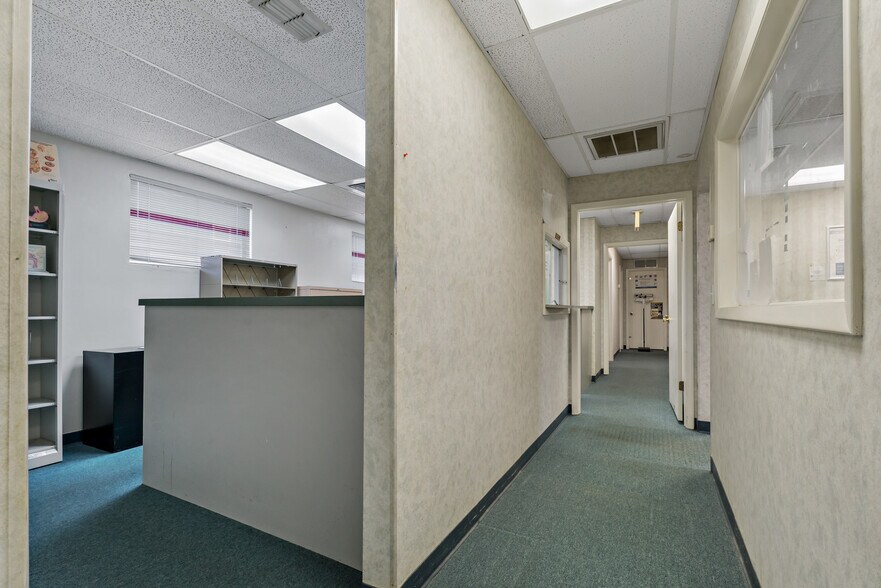 More Photos Of 3709 W Hamilton Ave, Tampa Medical For Sale