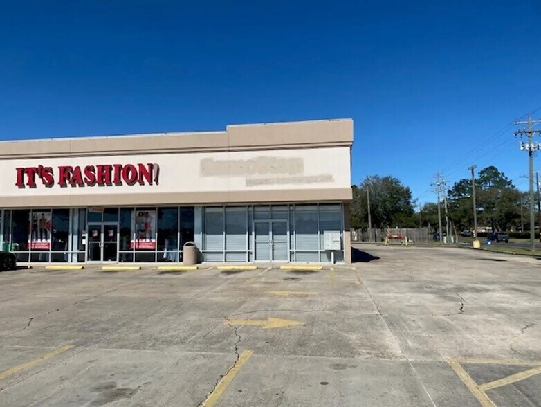 More Photos Of 6404 Groom Rd, Baker General Retail For Lease