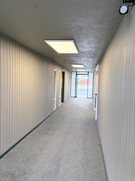 More Photos Of 950-960 Uglow Ave SE, Dallas Medical For Sale