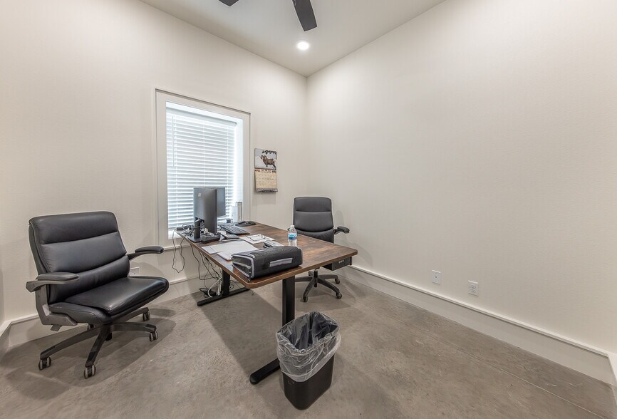 More Photos Of 9006 County Road 6820, Lubbock Warehouse For Lease